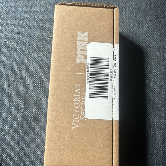 NEW Victoria's Secret
Natural Beauty Hydrating Body Lotion Coconut Milk & Rose - Picture 7 of 7